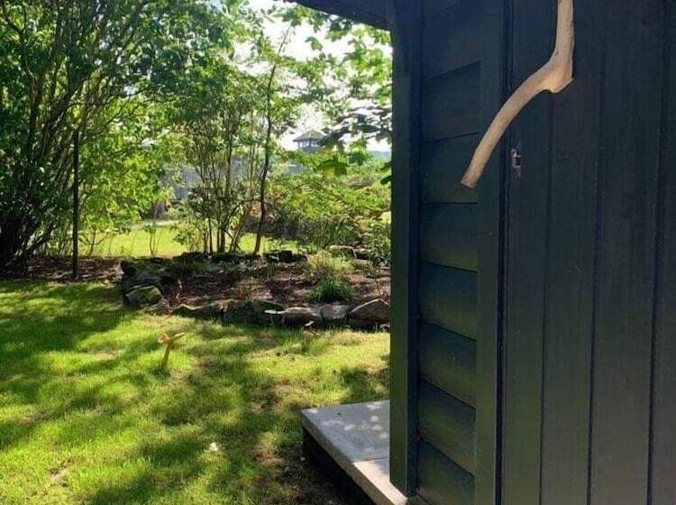 Отель Royal Snug & Wee Snug