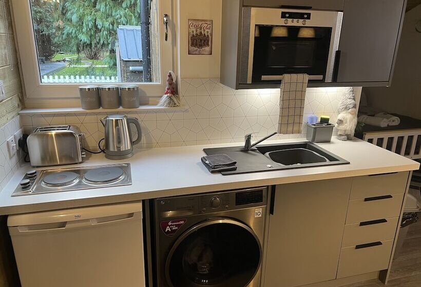 Отель Royal Snug & Wee Snug