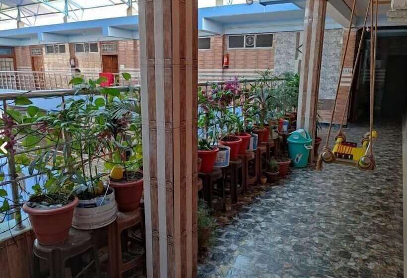 호텔 Sheetal Tower