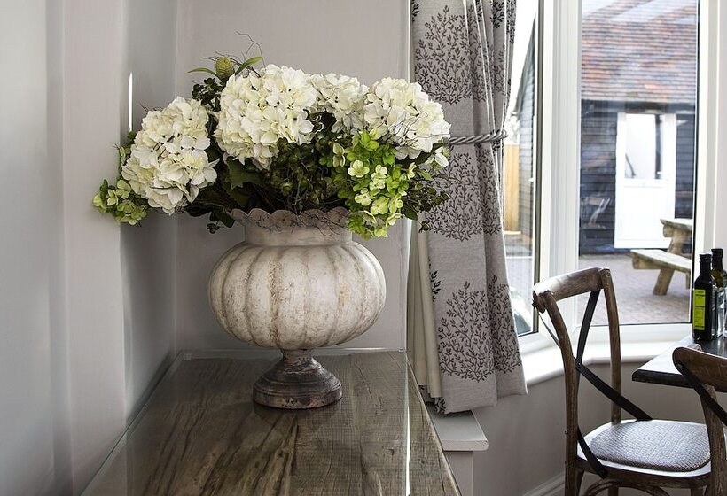 Отель Maple Manor