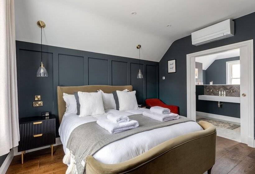 Отель The White Hart