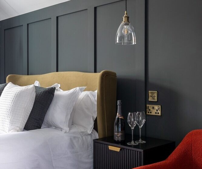 Отель The White Hart