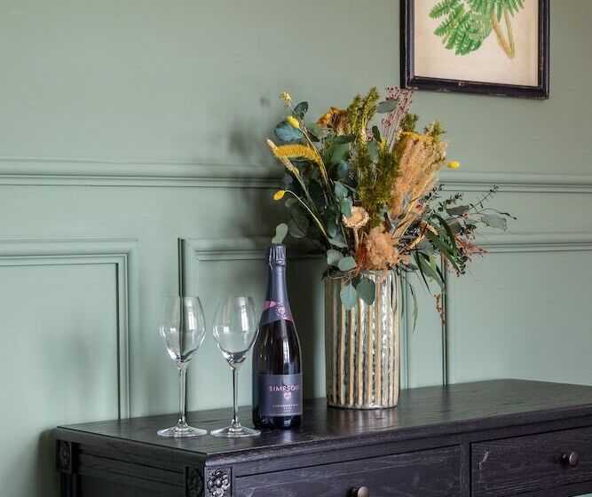 Отель The White Hart