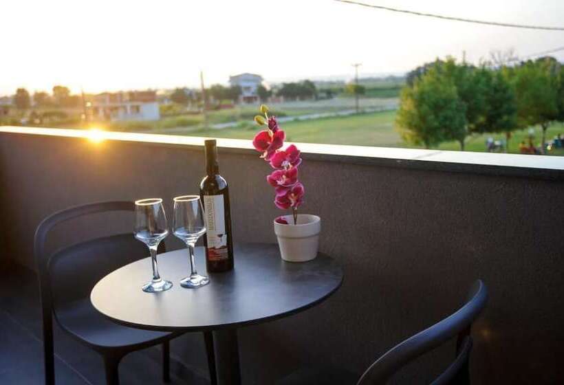 Отель Yakinthos