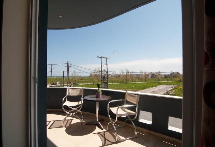 Отель Yakinthos