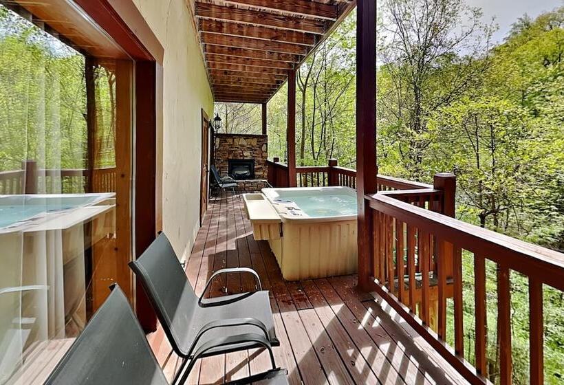 Huckleberry Hideaway