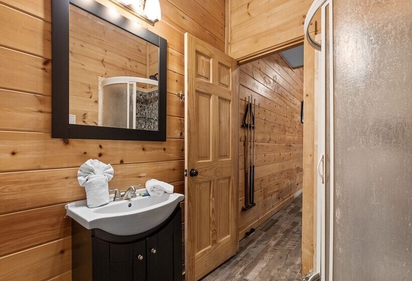 Huckleberry Hideaway