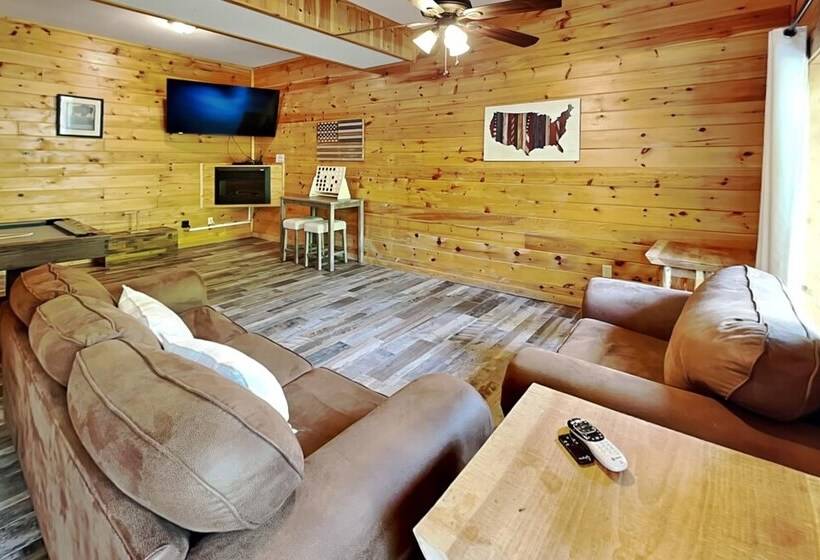 Huckleberry Hideaway