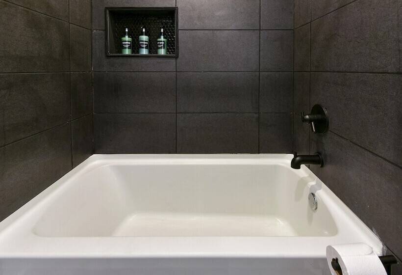 Lake House @ Lighthouse Lodge   Lake Views   Bring Your Boat!