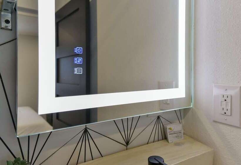 Lake House @ Lighthouse Lodge   Lake Views   Bring Your Boat!