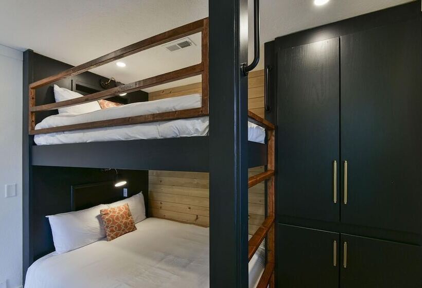 Lake House @ Lighthouse Lodge   Lake Views   Bring Your Boat!