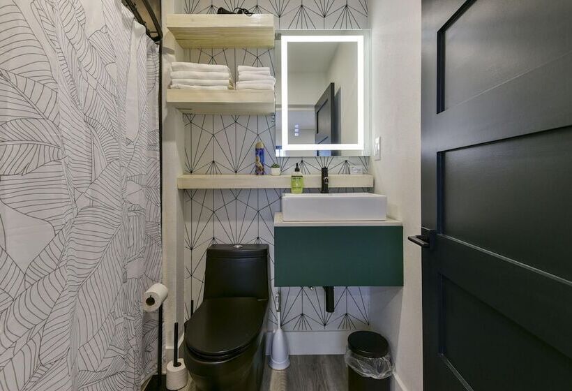 Lake House @ Lighthouse Lodge   Lake Views   Bring Your Boat!