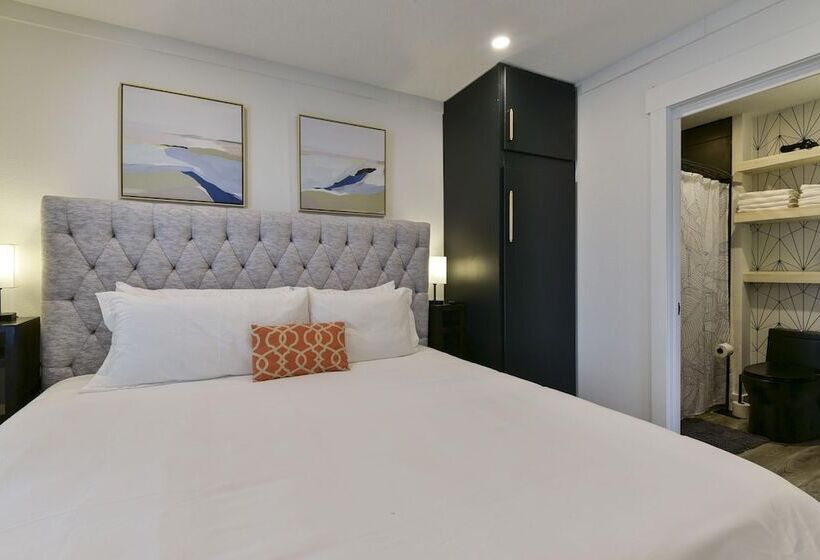 Lake House @ Lighthouse Lodge   Lake Views   Bring Your Boat!