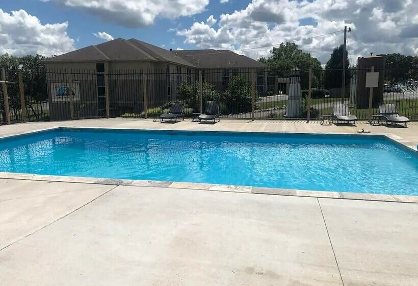 Lake House @ Lighthouse Lodge   Lake Views   Bring Your Boat!