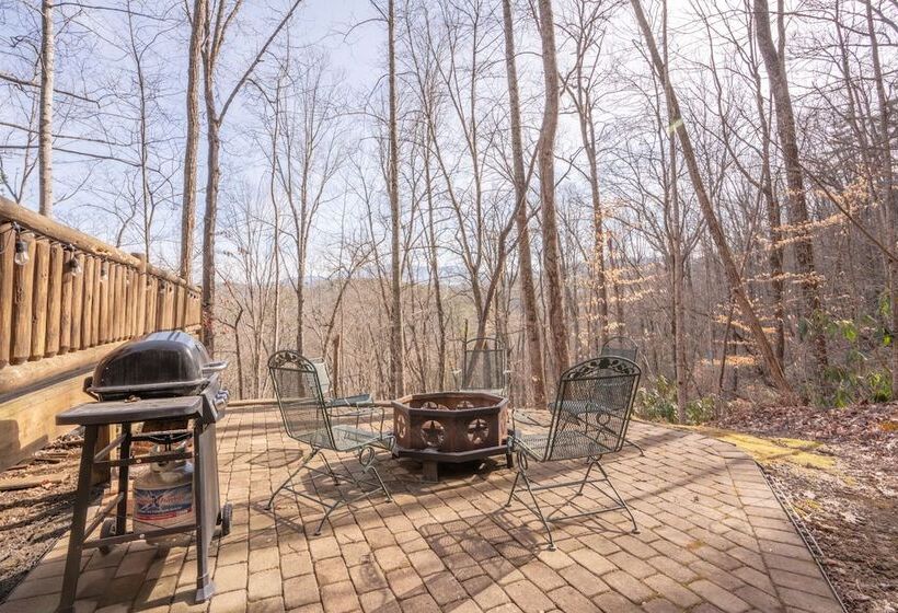 Moonshine Ridge Cabin With Hot Tub And Fire Pit