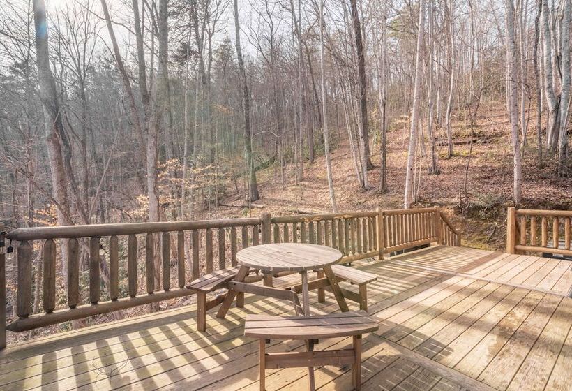 Moonshine Ridge Cabin With Hot Tub And Fire Pit