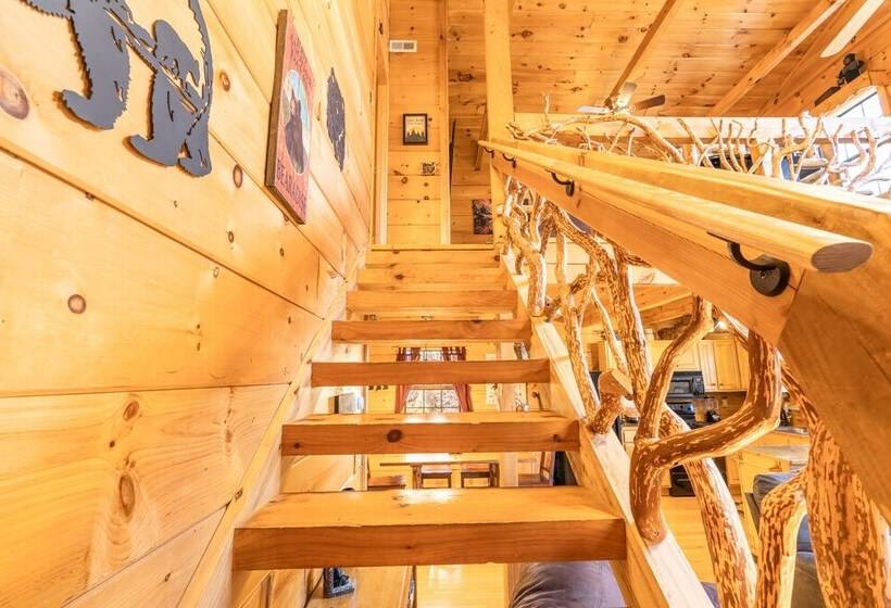 Moonshine Ridge Cabin With Hot Tub And Fire Pit