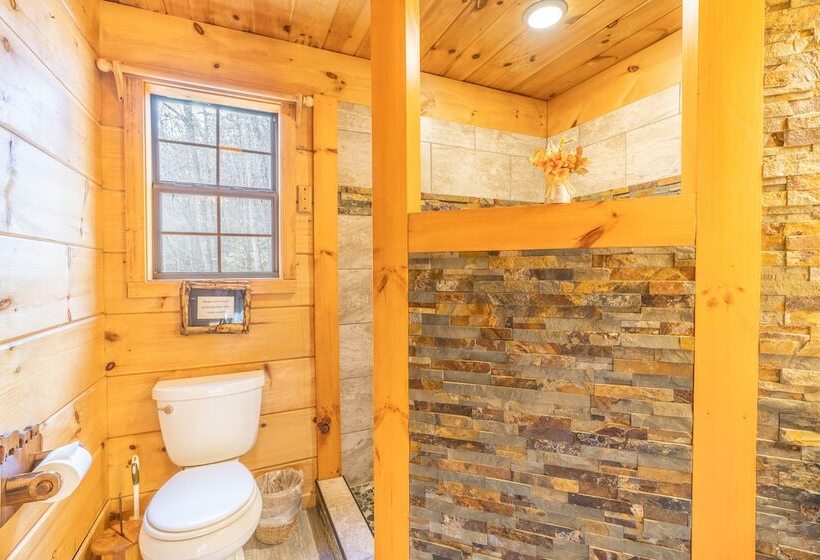 Moonshine Ridge Cabin With Hot Tub And Fire Pit