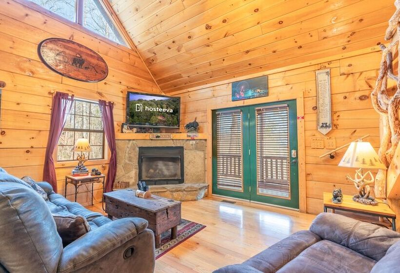 Moonshine Ridge Cabin With Hot Tub And Fire Pit