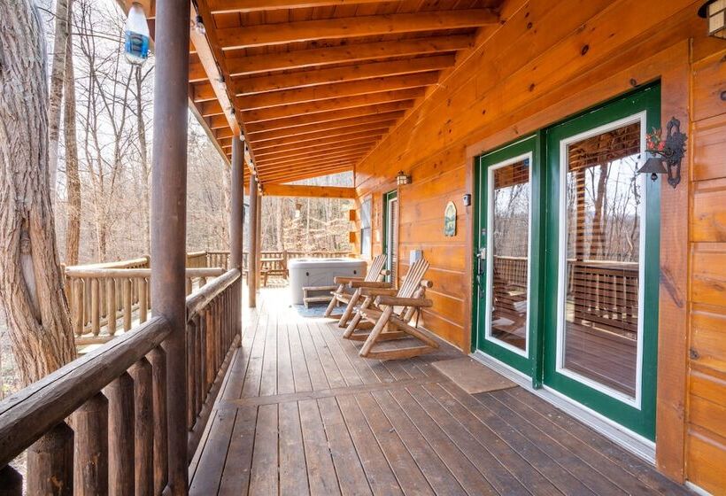 Moonshine Ridge Cabin With Hot Tub And Fire Pit