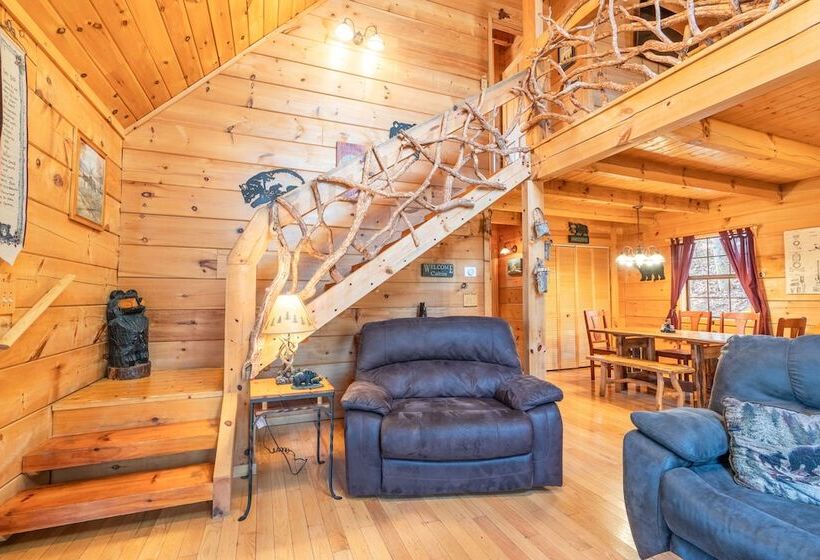 Moonshine Ridge Cabin With Hot Tub And Fire Pit