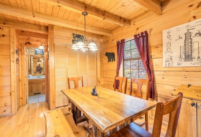 Moonshine Ridge Cabin With Hot Tub And Fire Pit