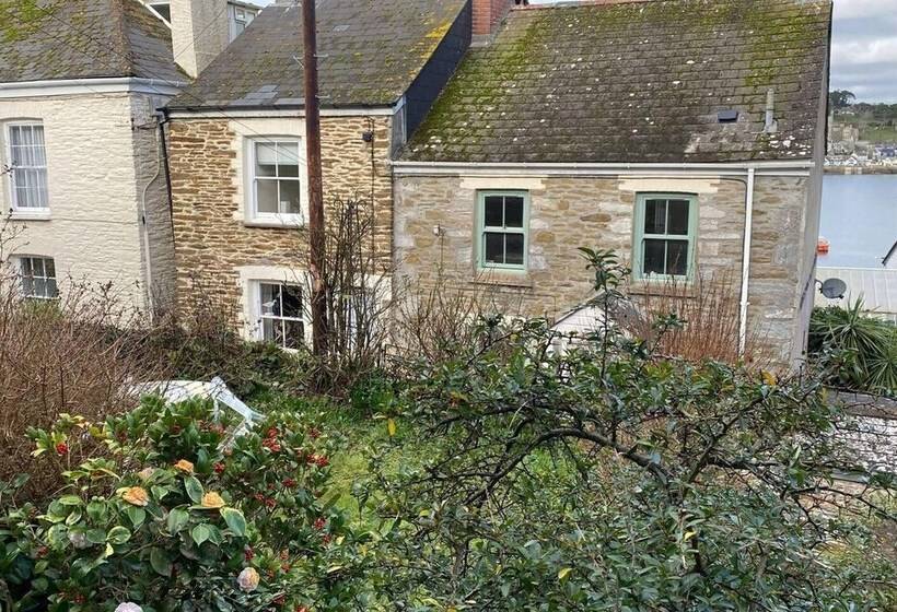 Newly Refurbished 7 Bed Cottage In Polruan, Fowey