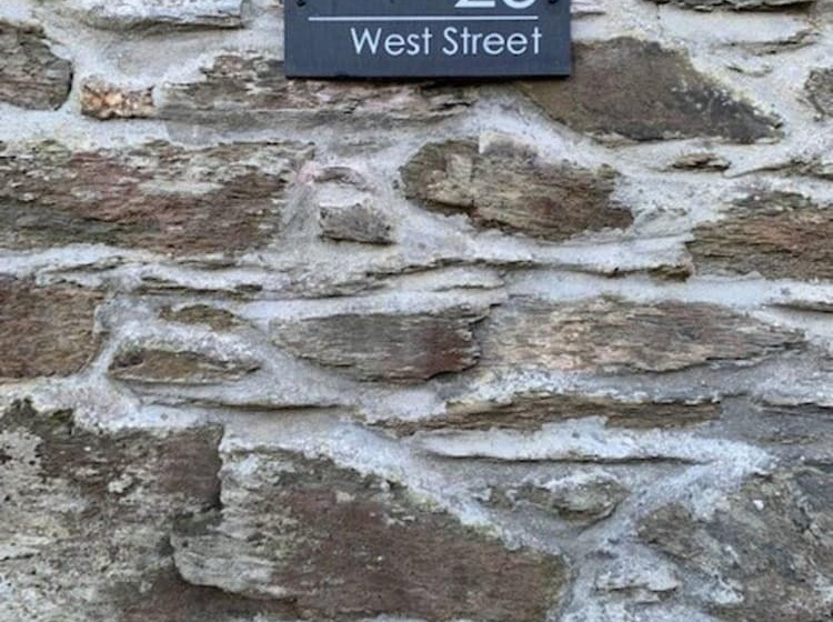 Newly Refurbished 7 Bed Cottage In Polruan, Fowey