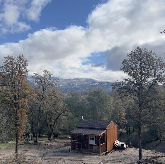 Off Grid 1 Bed Cabin In Yokuts Valley