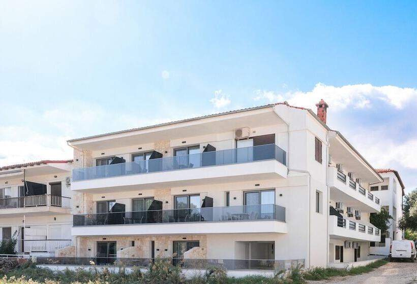 פנסיון Amalthia Luxury Suites