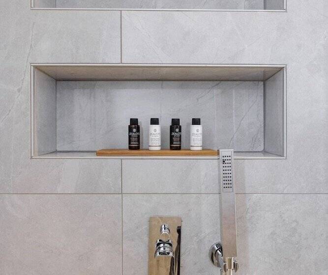 פנסיון Amalthia Luxury Suites