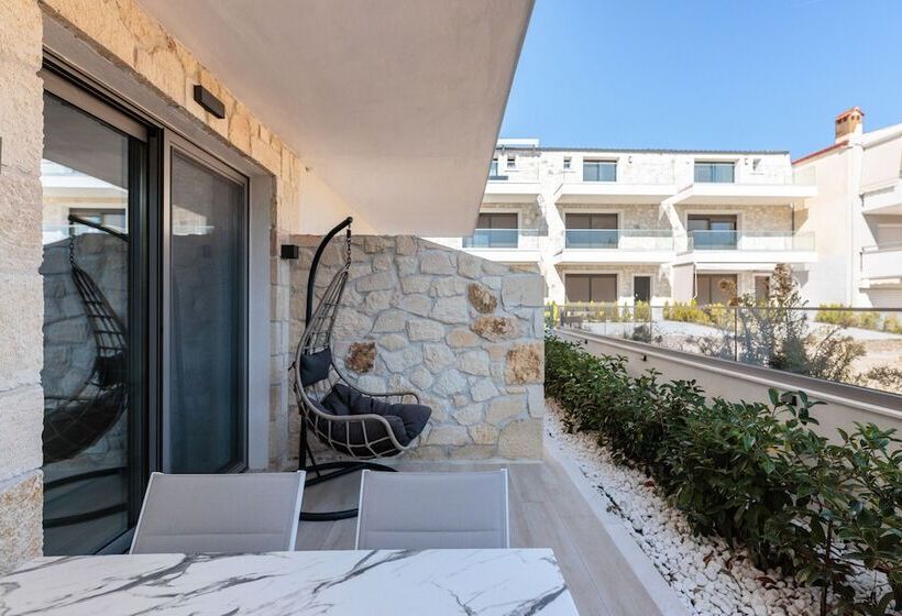 פנסיון Amalthia Luxury Suites