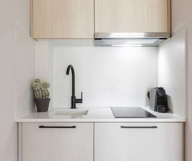 פנסיון Amalthia Luxury Suites