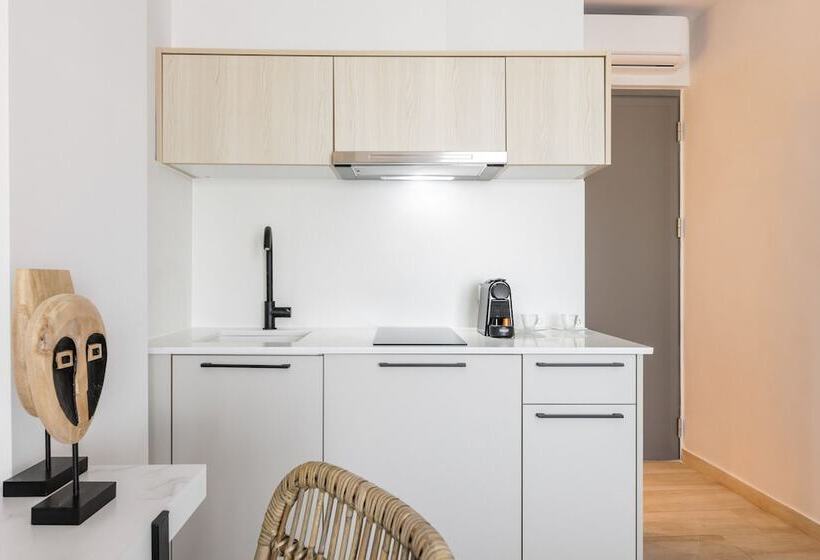 פנסיון Amalthia Luxury Suites