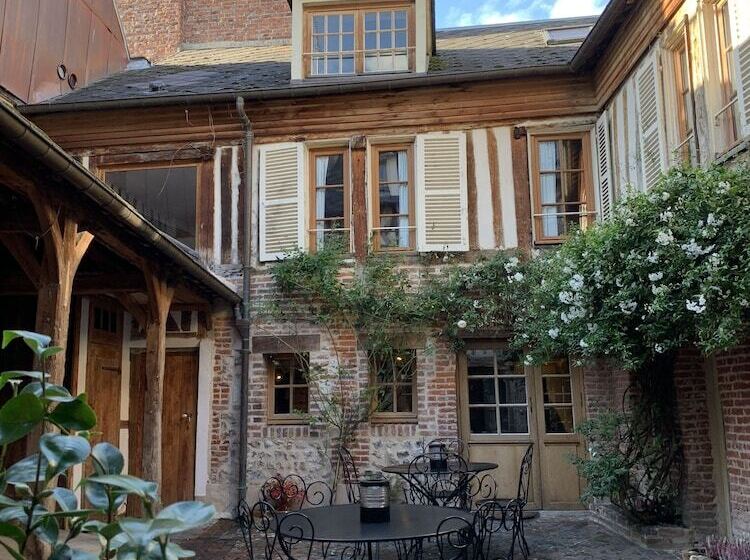 پانسیون L école Des Demoiselles