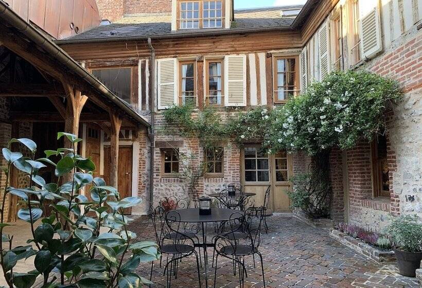 پانسیون L école Des Demoiselles