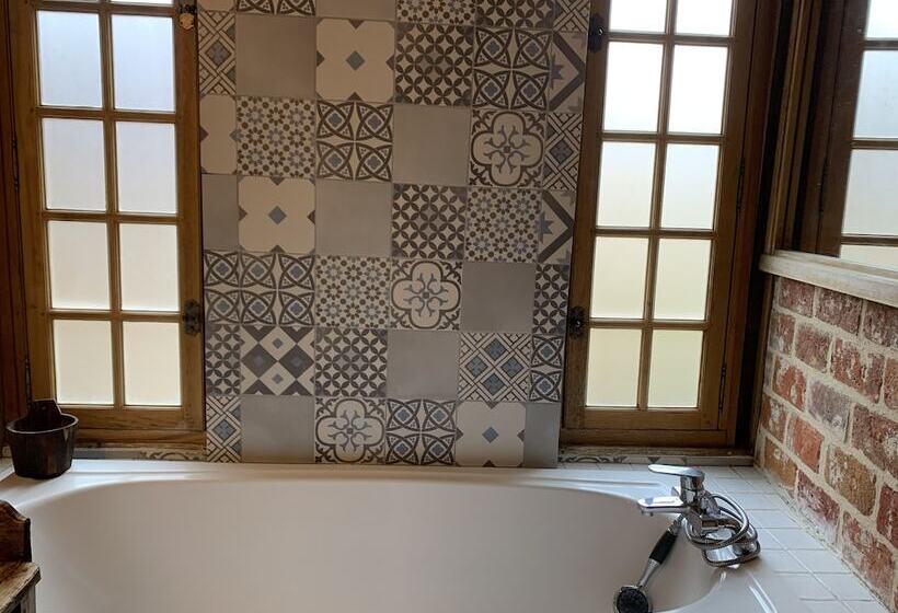 پانسیون L école Des Demoiselles