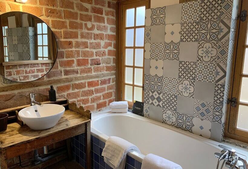 پانسیون L école Des Demoiselles