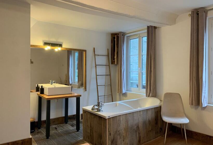 پانسیون L école Des Demoiselles