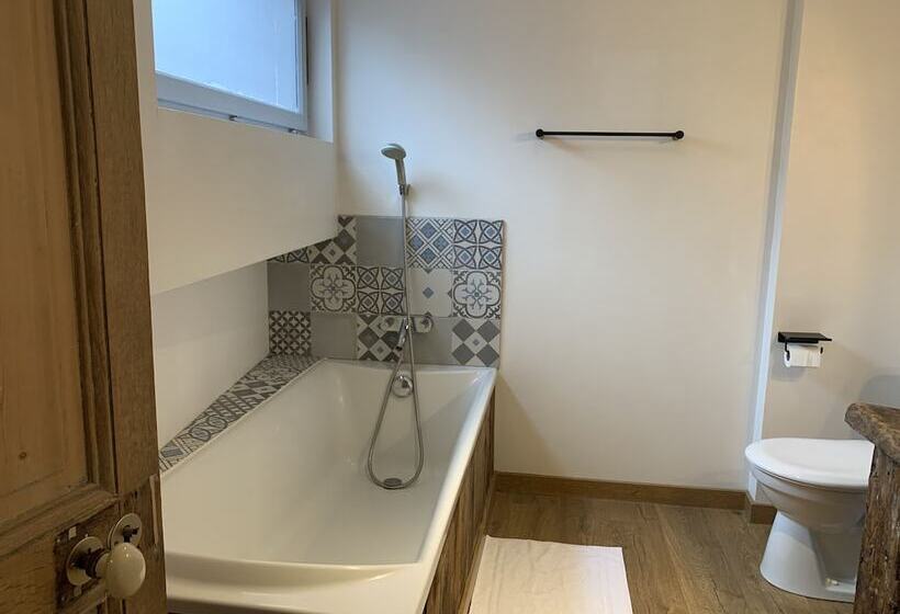 پانسیون L école Des Demoiselles