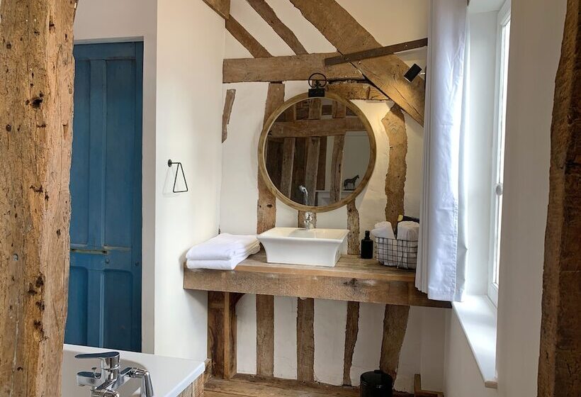 پانسیون L école Des Demoiselles