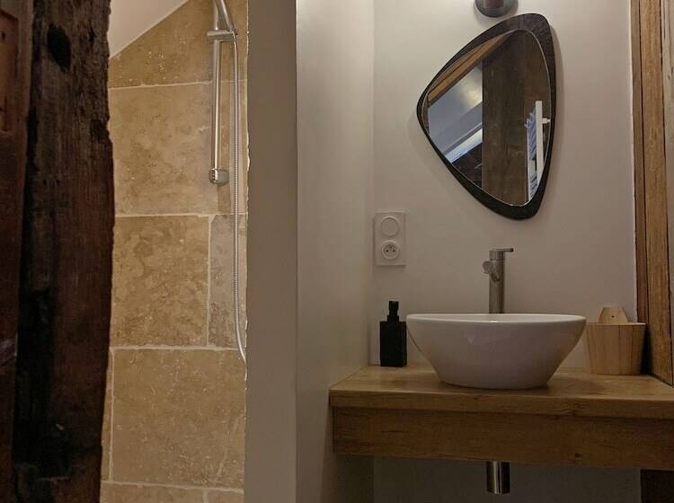 پانسیون L école Des Demoiselles