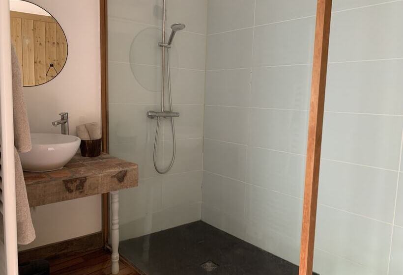 پانسیون L école Des Demoiselles