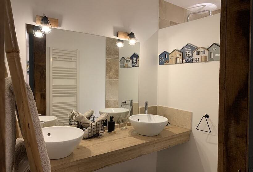 پانسیون L école Des Demoiselles