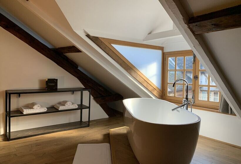 پانسیون L école Des Demoiselles