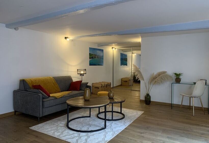 پانسیون L école Des Demoiselles