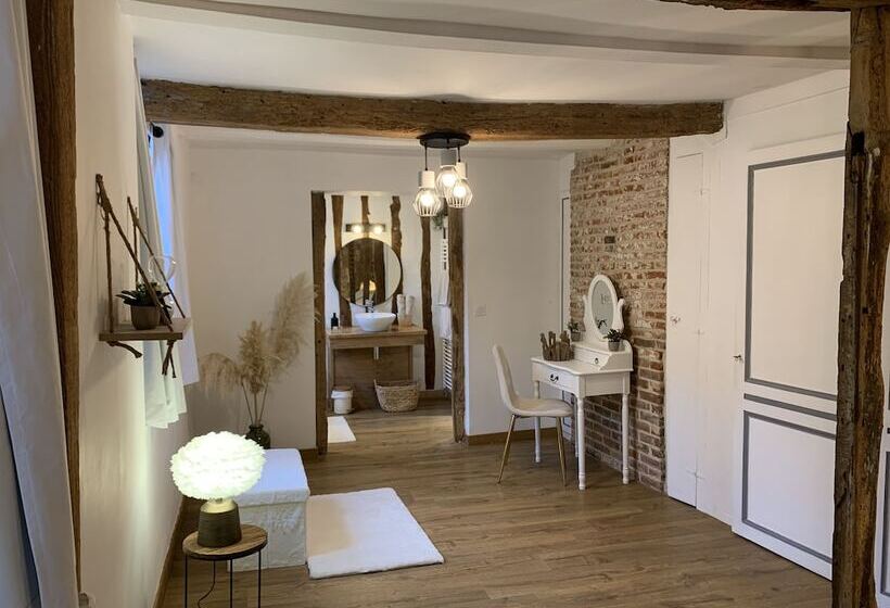 پانسیون L école Des Demoiselles