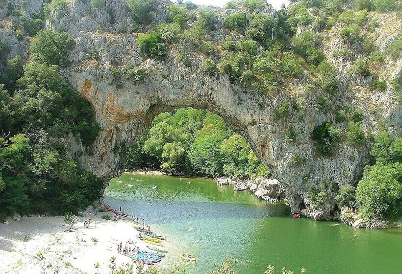 ペンション Le Mas De Molines