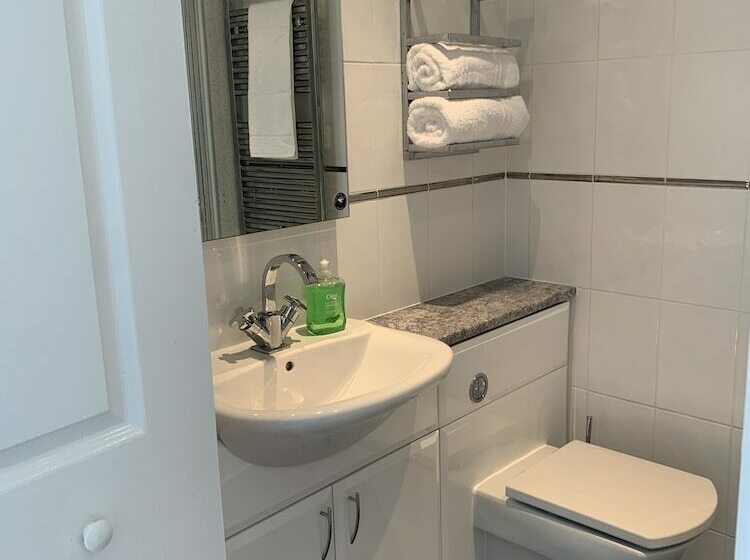 بنسيون Lower Winsford