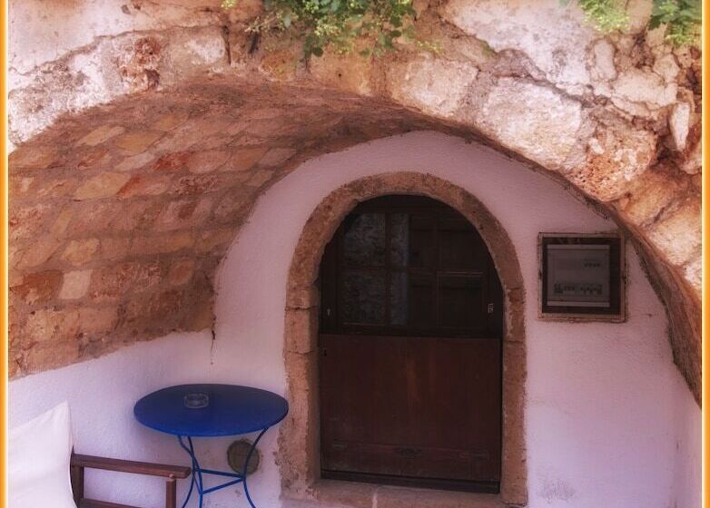 ペンション Menexes Suites Monemvasia